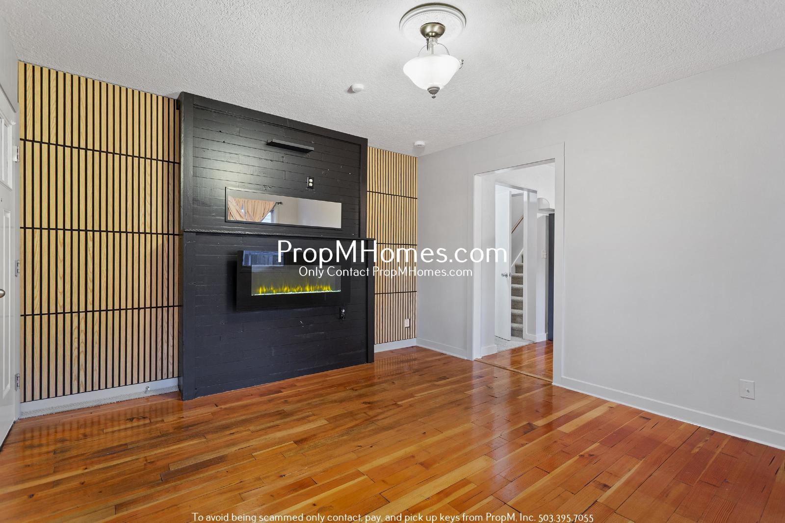 Spacious and Charming 3-Bedroom Home with Bonus Room in Vibrant Hazelwood! property image