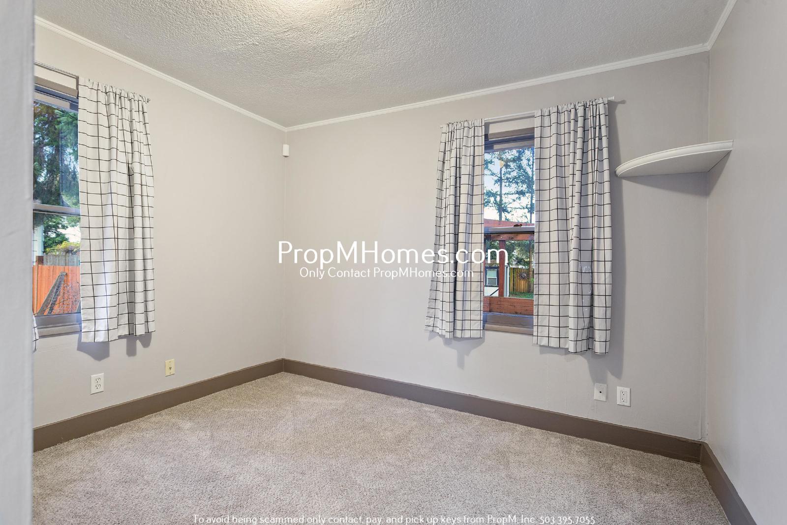 Spacious and Charming 3-Bedroom Home with Bonus Room in Vibrant Hazelwood! property image