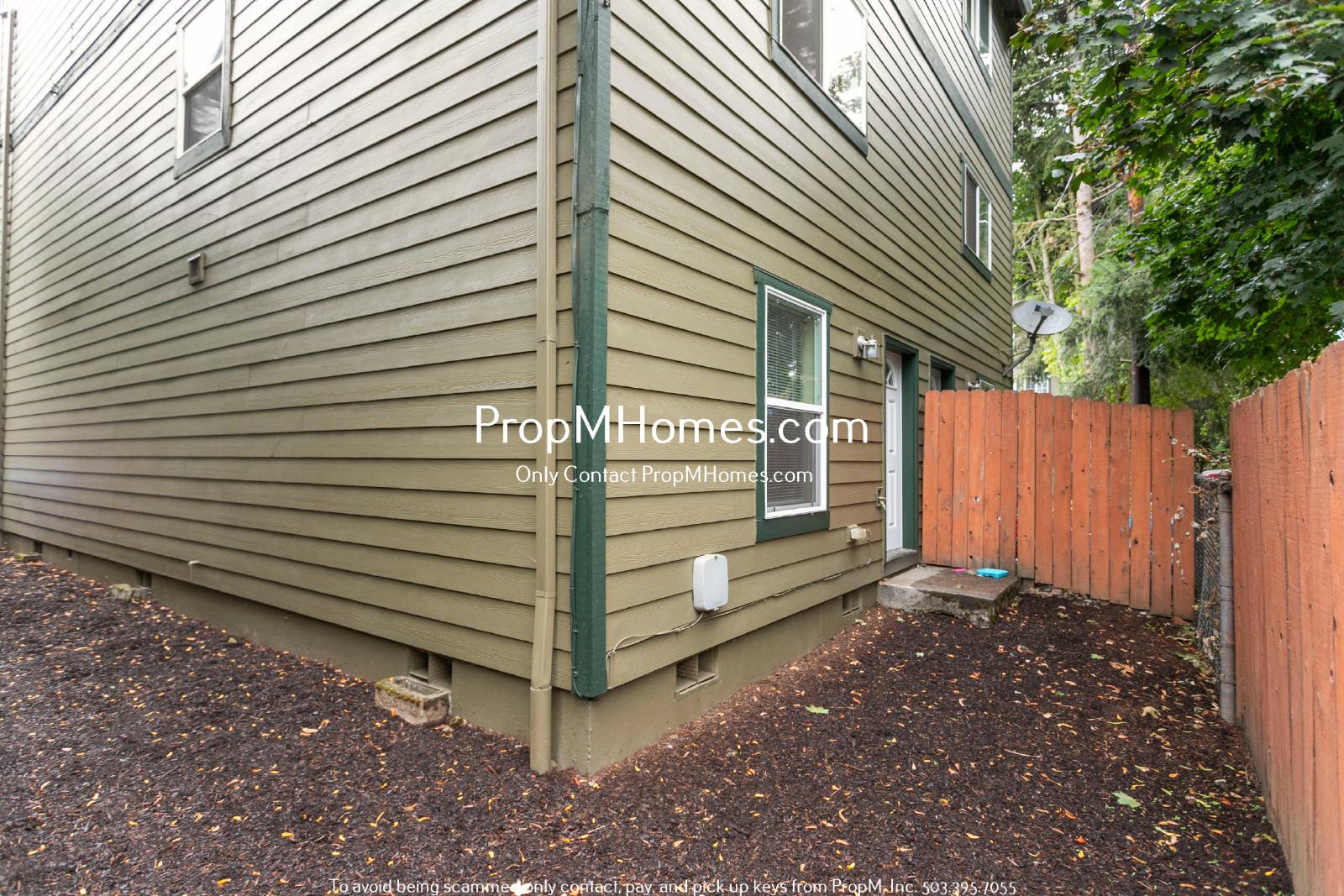 Spacious SE Portland 3 Bedroom Townhouse In Powellhurst-Gilbert Neighborhood property image