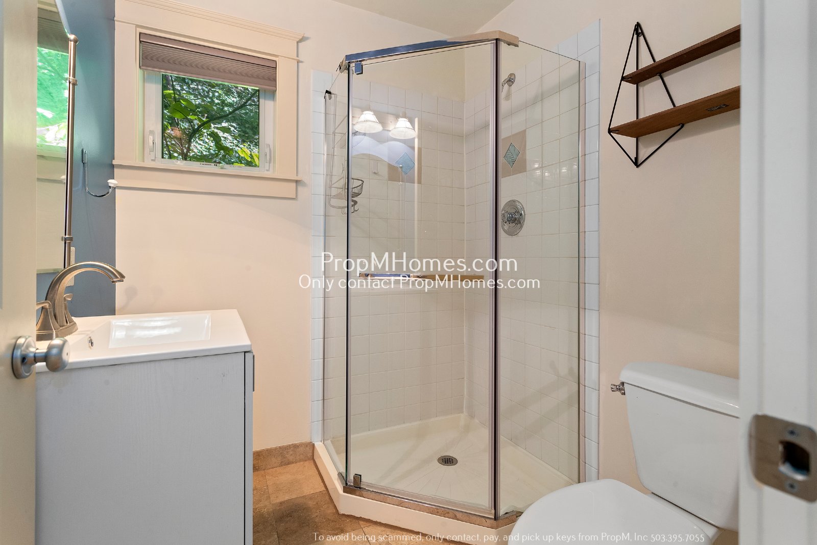 Stunning Two-Bedroom End Unit Condo in Goose Hollow Foothills! property image