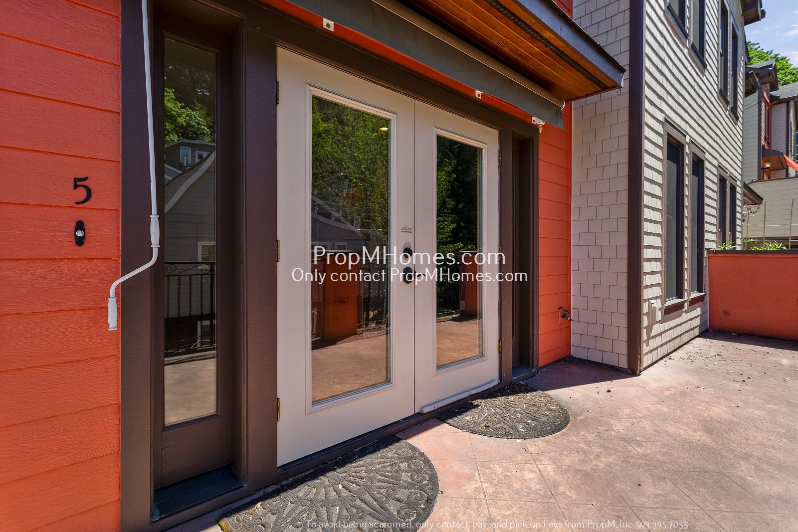 Stunning Two-Bedroom End Unit Condo in Goose Hollow Foothills! property image