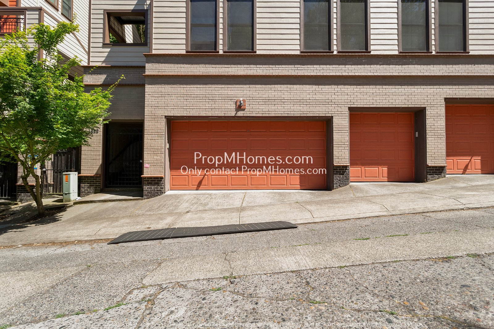 Stunning Two-Bedroom End Unit Condo in Goose Hollow Foothills! property image