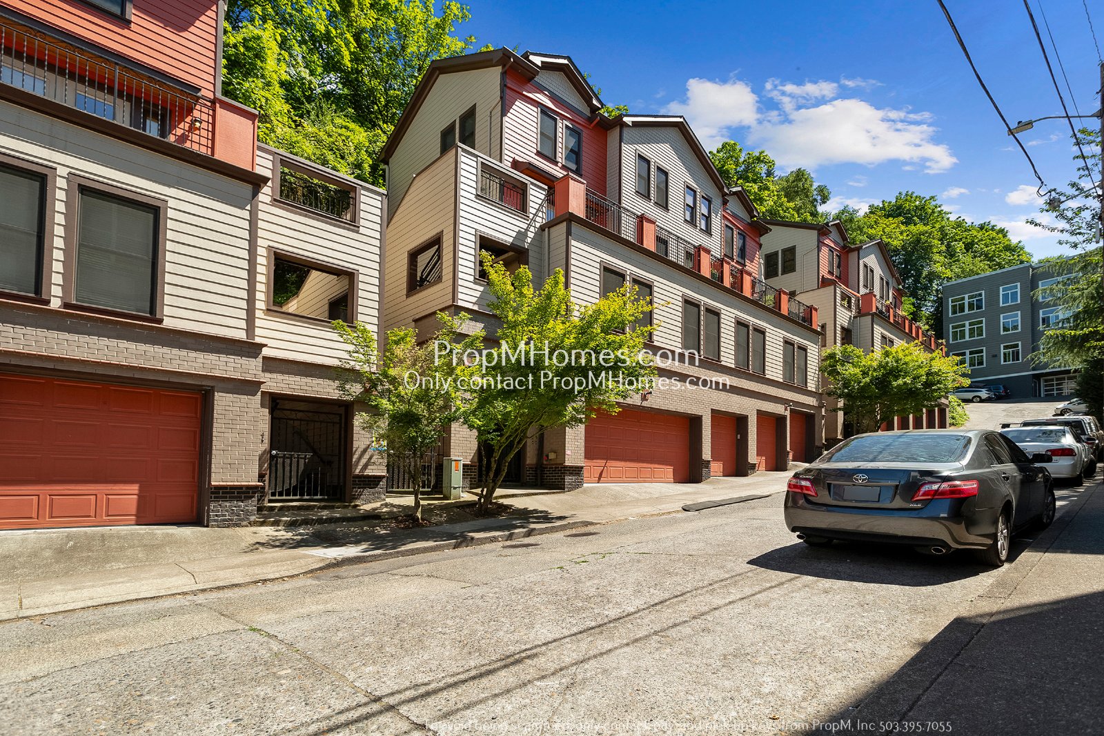 Stunning Two-Bedroom End Unit Condo in Goose Hollow Foothills! property image