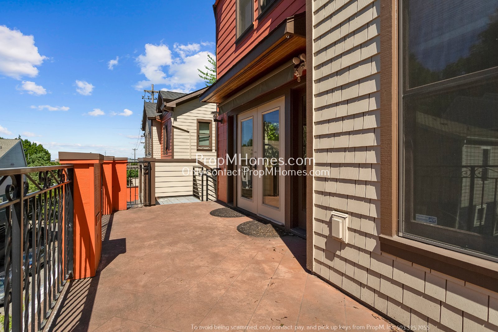 Stunning Two-Bedroom End Unit Condo in Goose Hollow Foothills! property image