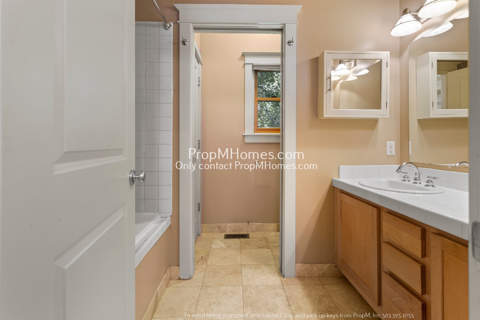 Stunning Two-Bedroom End Unit Condo in Goose Hollow Foothills! property image