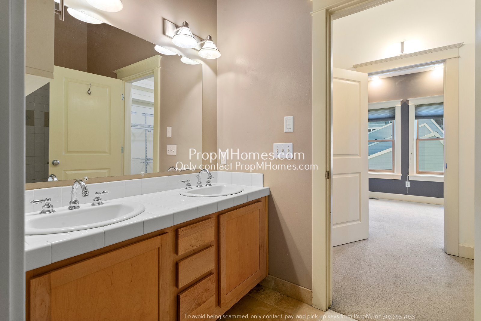 Stunning Two-Bedroom End Unit Condo in Goose Hollow Foothills! property image