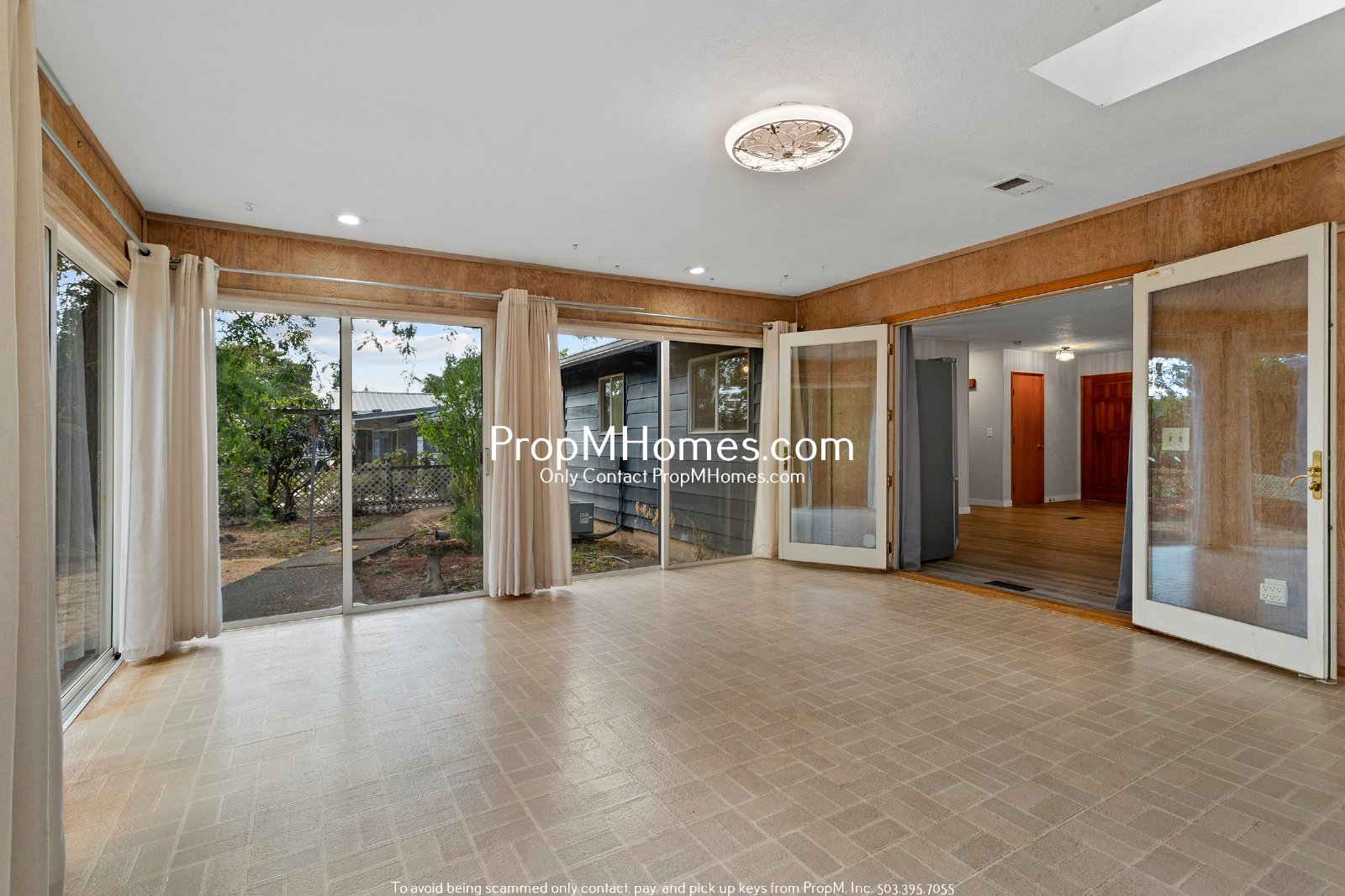 Beautiful Three Bedroom Home in Hillsboro w/ Sunroom! property image
