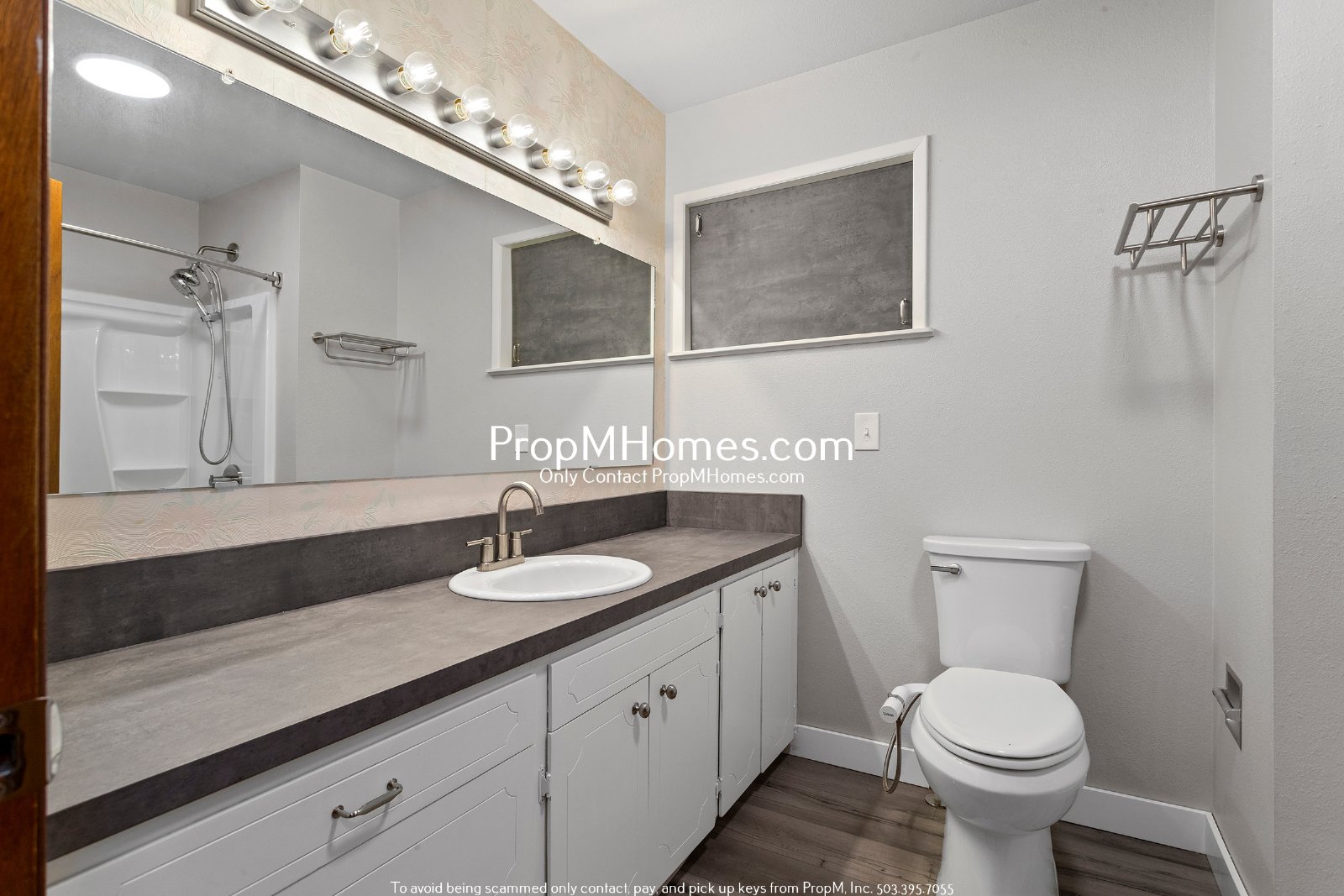 Beautiful Three Bedroom Home in Hillsboro w/ Sunroom! property image