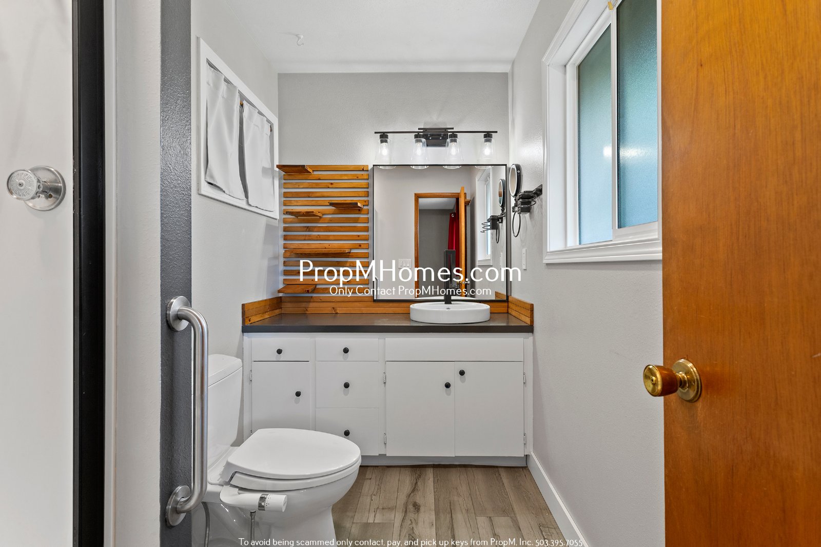 Beautiful Three Bedroom Home in Hillsboro w/ Sunroom! property image