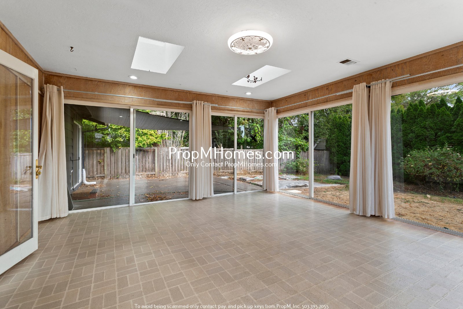 Beautiful Three Bedroom Home in Hillsboro w/ Sunroom! property image