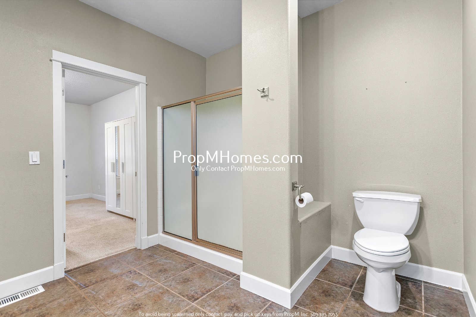 Spacious 5BR Hillsboro Home - Vaulted Ceilings, Fenced Yard & 2-Car Garage property image