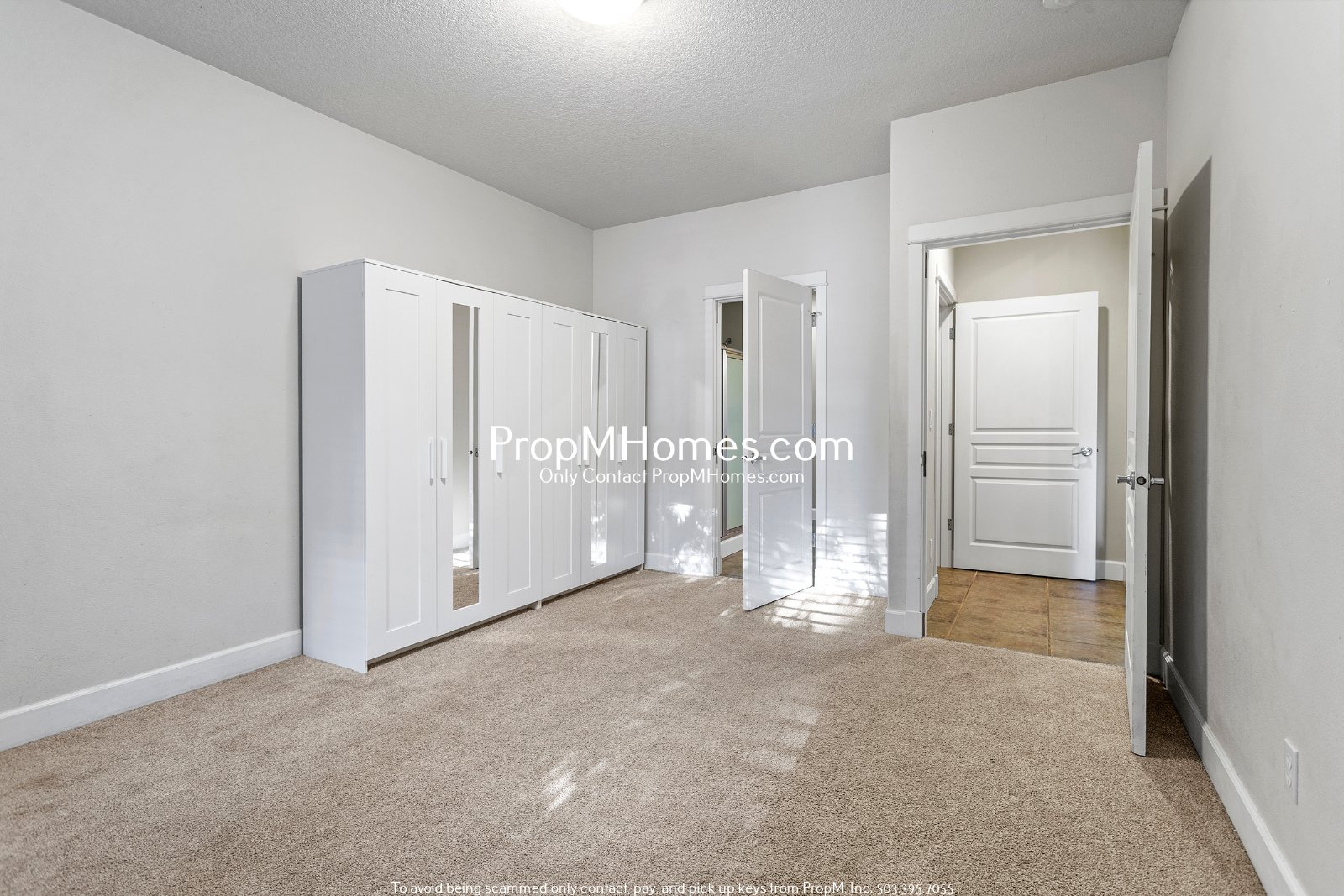 Spacious 5BR Hillsboro Home - Vaulted Ceilings, Fenced Yard & 2-Car Garage property image