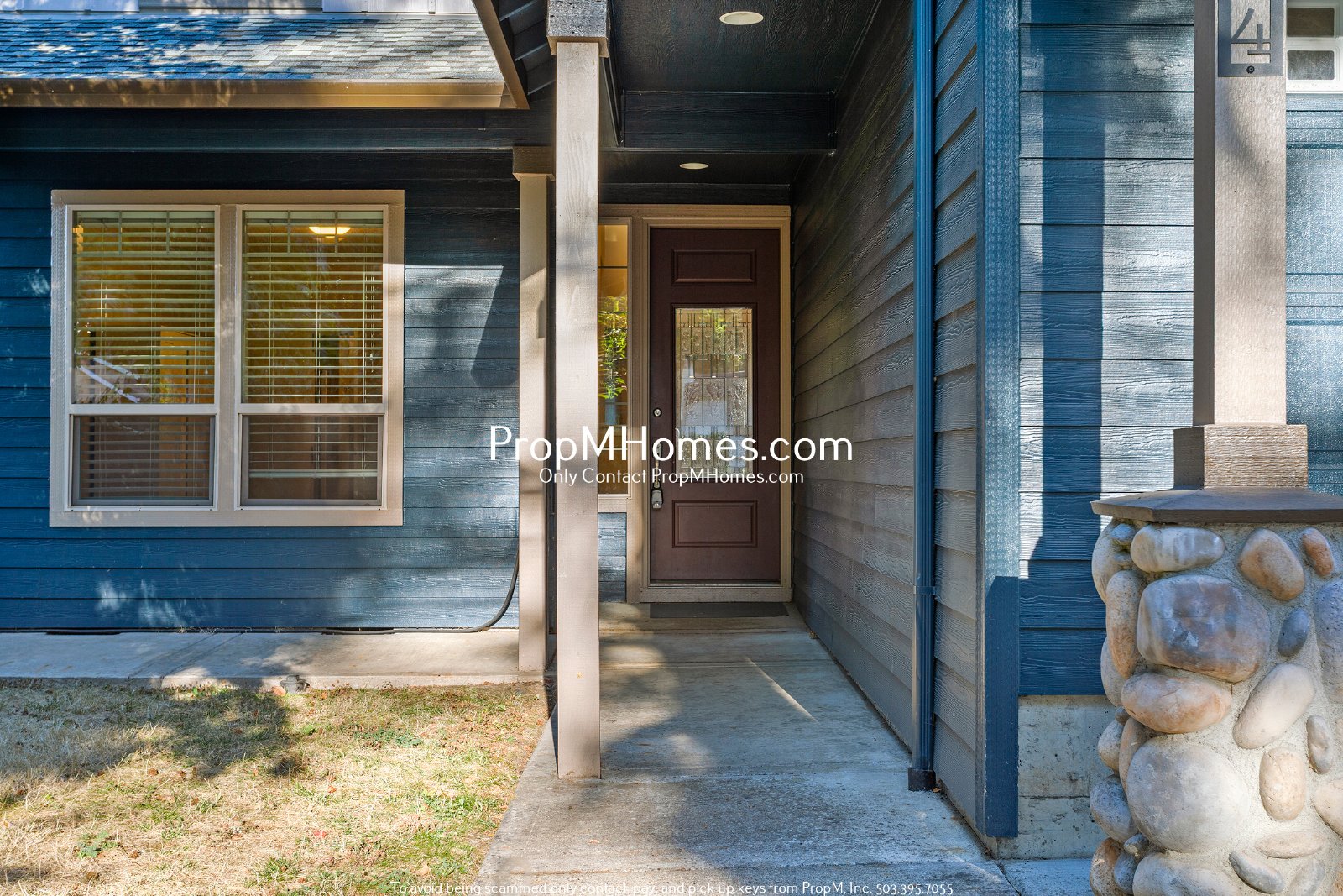 Spacious 5BR Hillsboro Home - Vaulted Ceilings, Fenced Yard & 2-Car Garage property image
