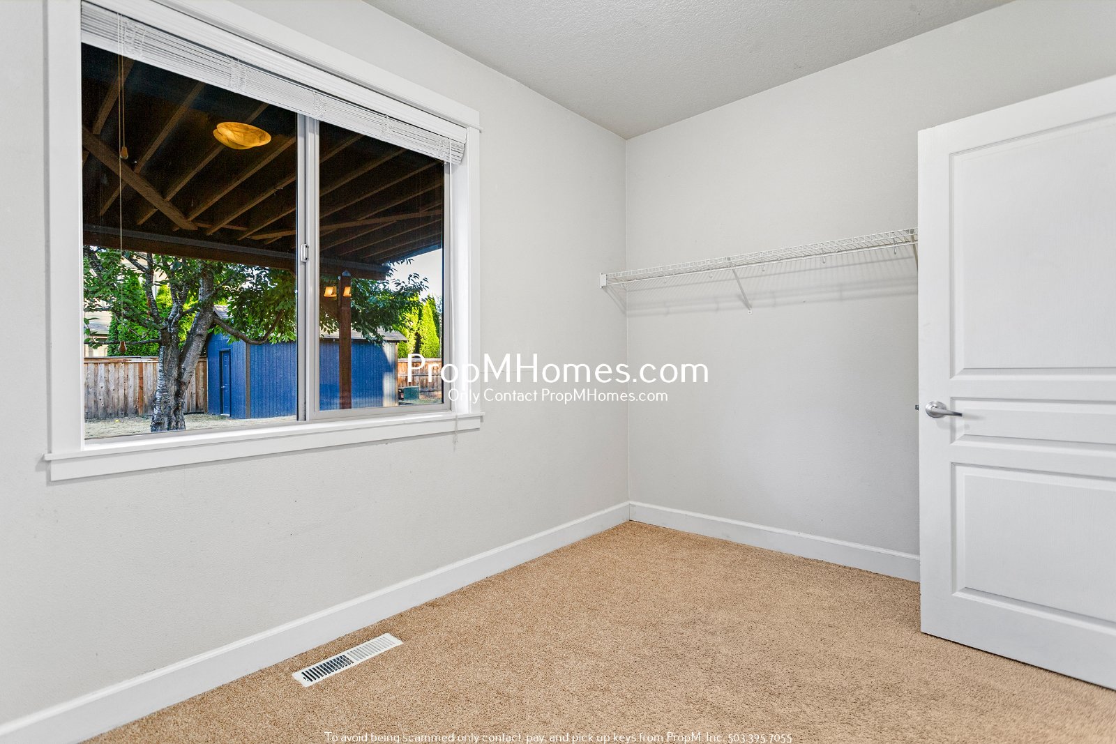 Spacious 5BR Hillsboro Home - Vaulted Ceilings, Fenced Yard & 2-Car Garage property image