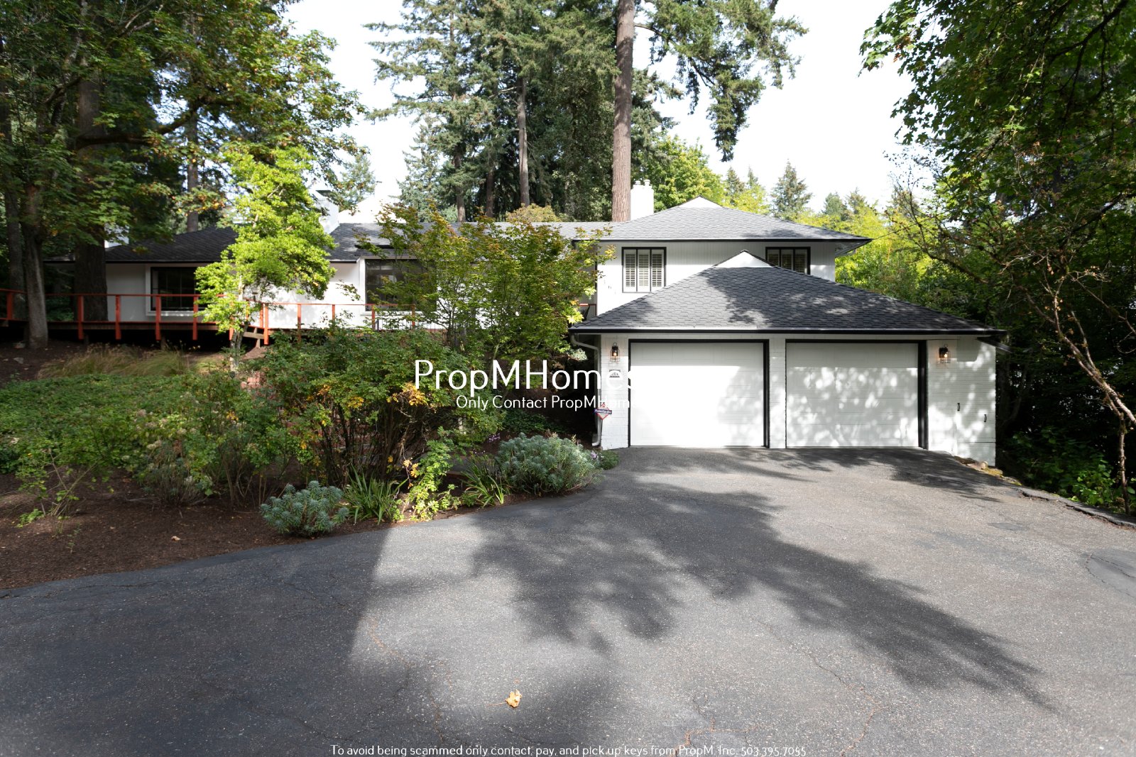 Beautiful Lake Oswego Home with 4 Bedrooms, 3 Baths & Entertaining Spaces property image