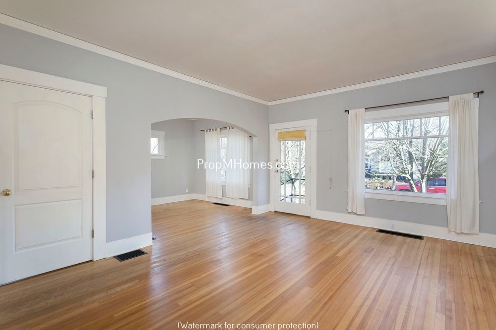 Charming Two Bedroom Bungalow In The Heart Of Sellwood! property image