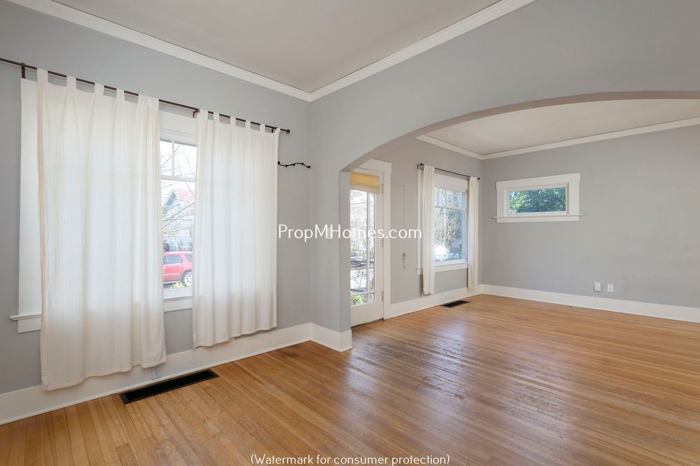 Charming Two Bedroom Bungalow In The Heart Of Sellwood! property image