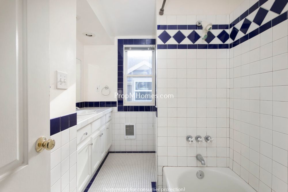 Charming Two Bedroom Bungalow In The Heart Of Sellwood! property image