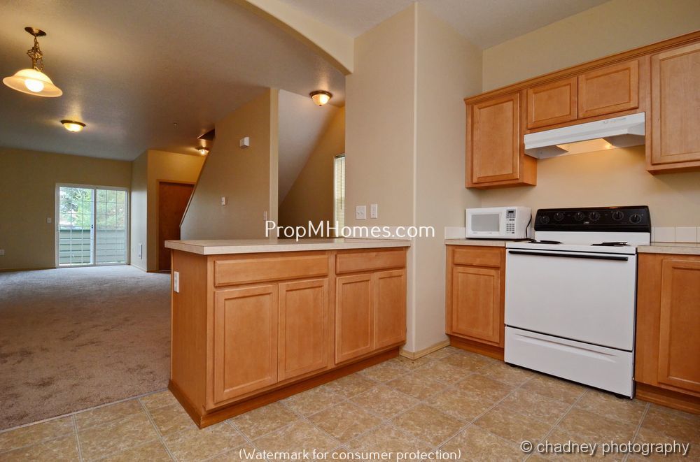 Spacious SE Portland 3 Bedroom Townhouse In Powellhurst-Gilbert Neighborhood property image