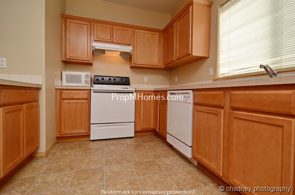 Spacious SE Portland 3 Bedroom Townhouse In Powellhurst-Gilbert Neighborhood property image