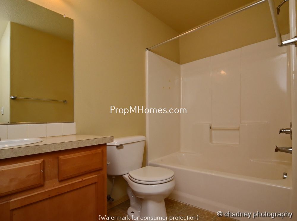 Spacious SE Portland 3 Bedroom Townhouse In Powellhurst-Gilbert Neighborhood property image