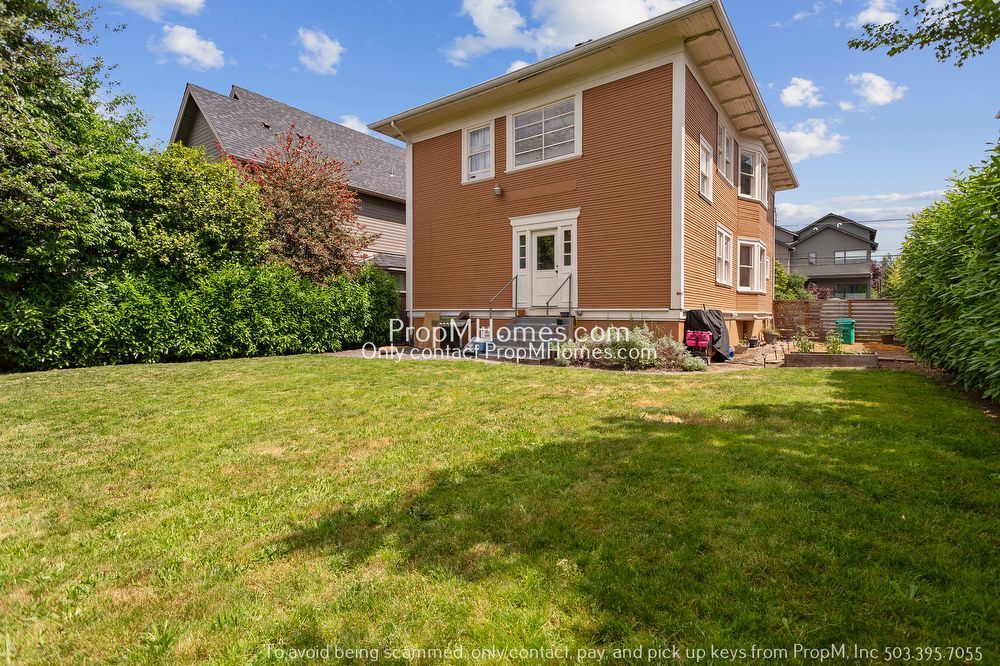Ground Level Two Bedroom Duplex In The Heart Of NE Portland! property image