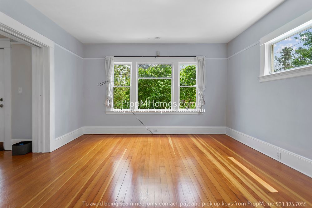 Ground Level Two Bedroom Duplex In The Heart Of NE Portland! property image