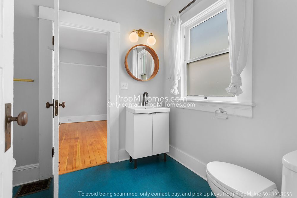 Ground Level Two Bedroom Duplex In The Heart Of NE Portland! property image