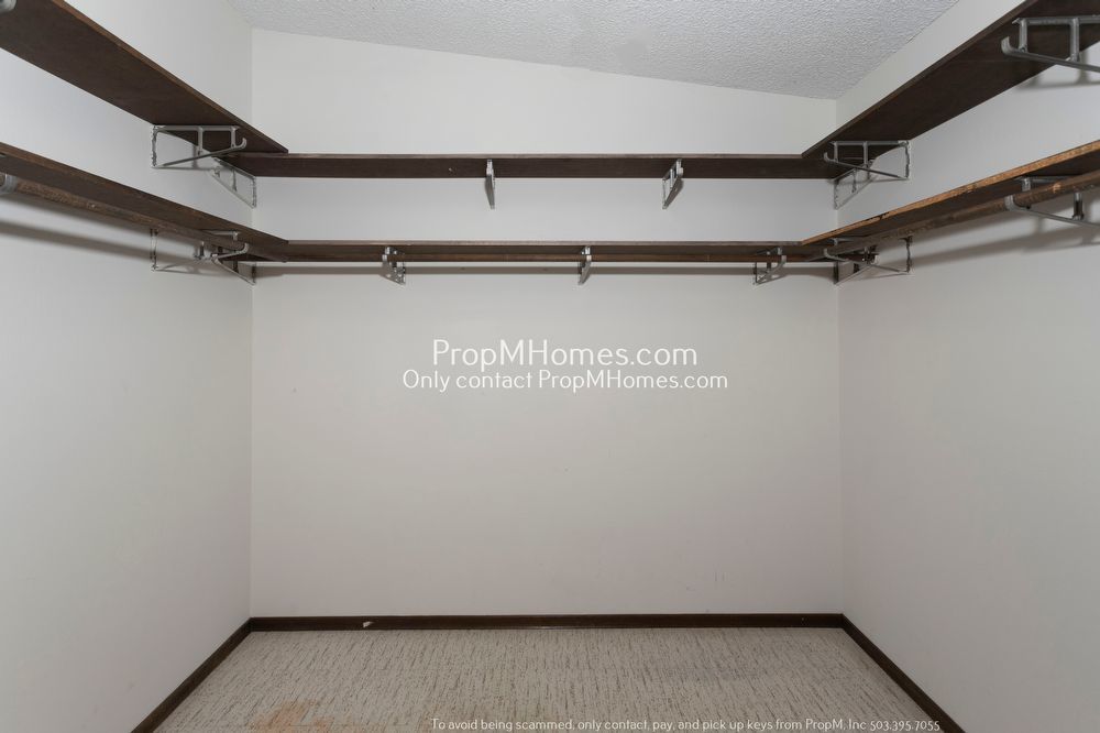 Spacious Elegance: A Four-Bedroom Retreat in the Heart of Palisades! property image