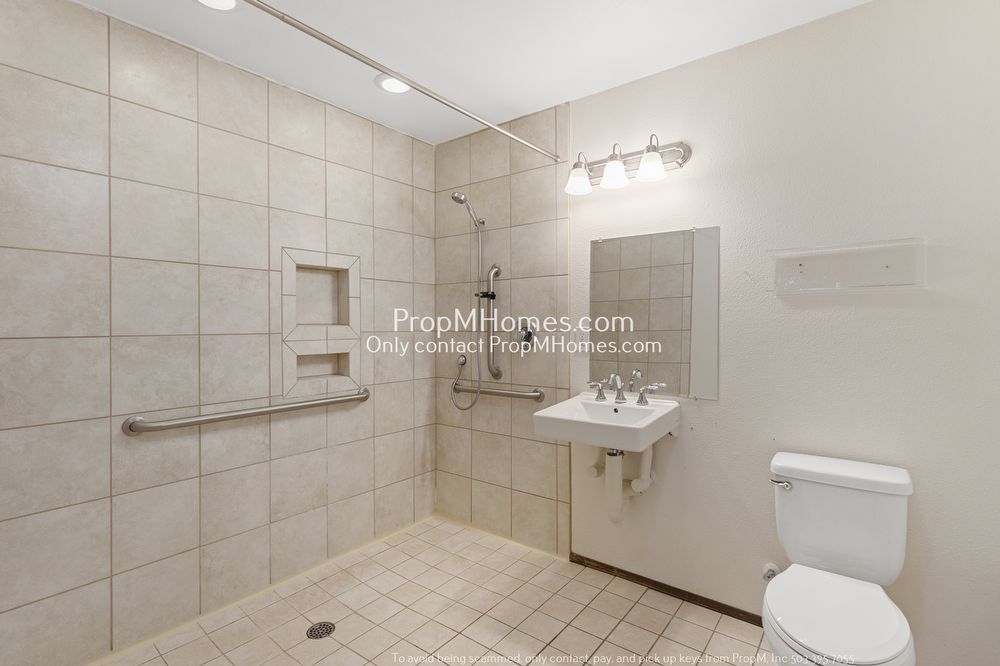 Spacious Elegance: A Four-Bedroom Retreat in the Heart of Palisades! property image