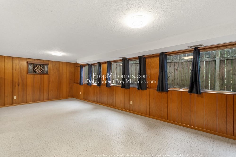 Spacious Elegance: A Four-Bedroom Retreat in the Heart of Palisades! property image