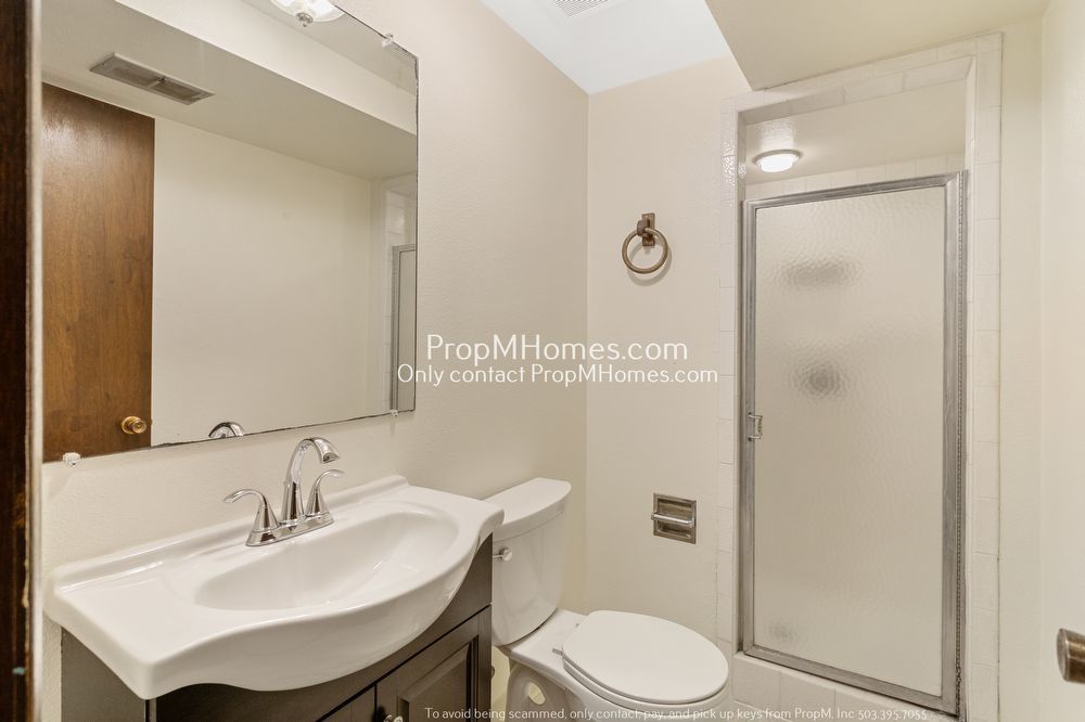 Spacious Elegance: A Four-Bedroom Retreat in the Heart of Palisades! property image