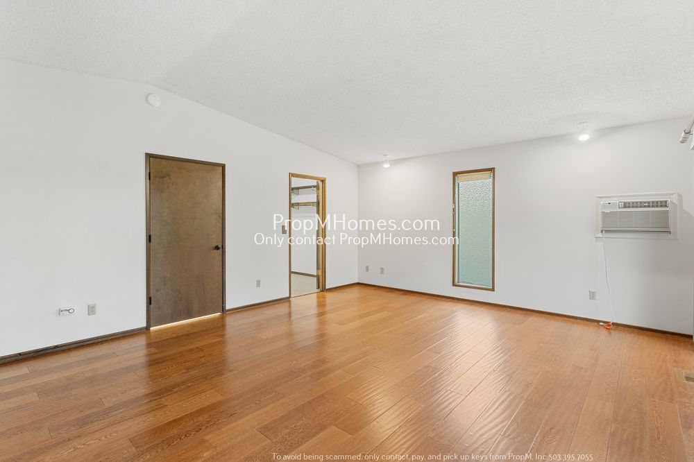 Spacious Elegance: A Four-Bedroom Retreat in the Heart of Palisades! property image