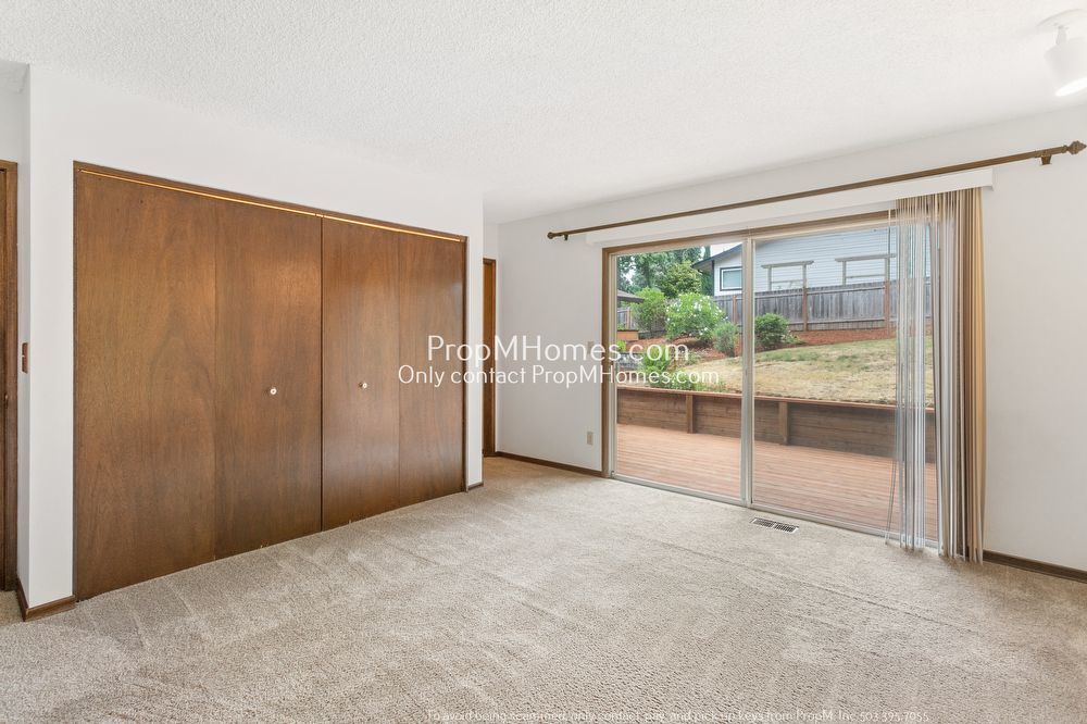 Spacious Elegance: A Four-Bedroom Retreat in the Heart of Palisades! property image