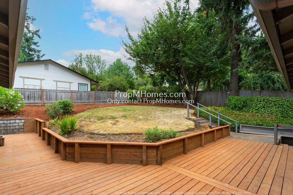 Spacious Elegance: A Four-Bedroom Retreat in the Heart of Palisades! property image