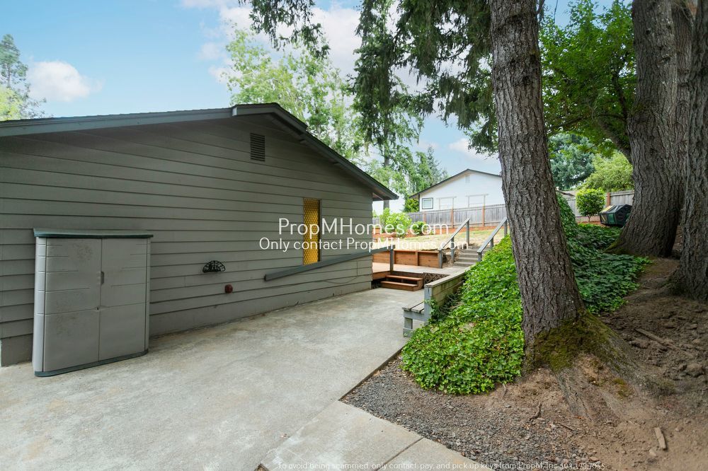 Spacious Elegance: A Four-Bedroom Retreat in the Heart of Palisades! property image