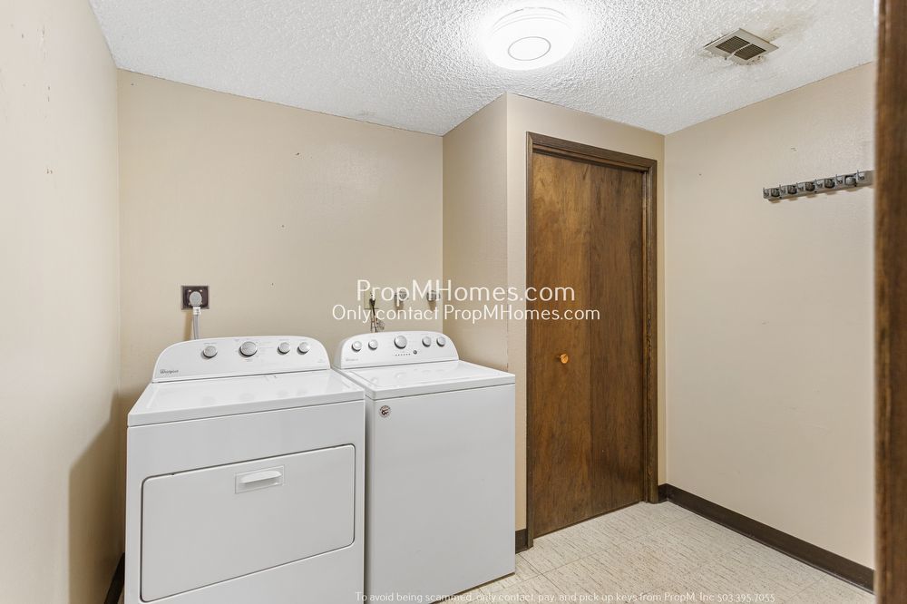 Spacious Elegance: A Four-Bedroom Retreat in the Heart of Palisades! property image