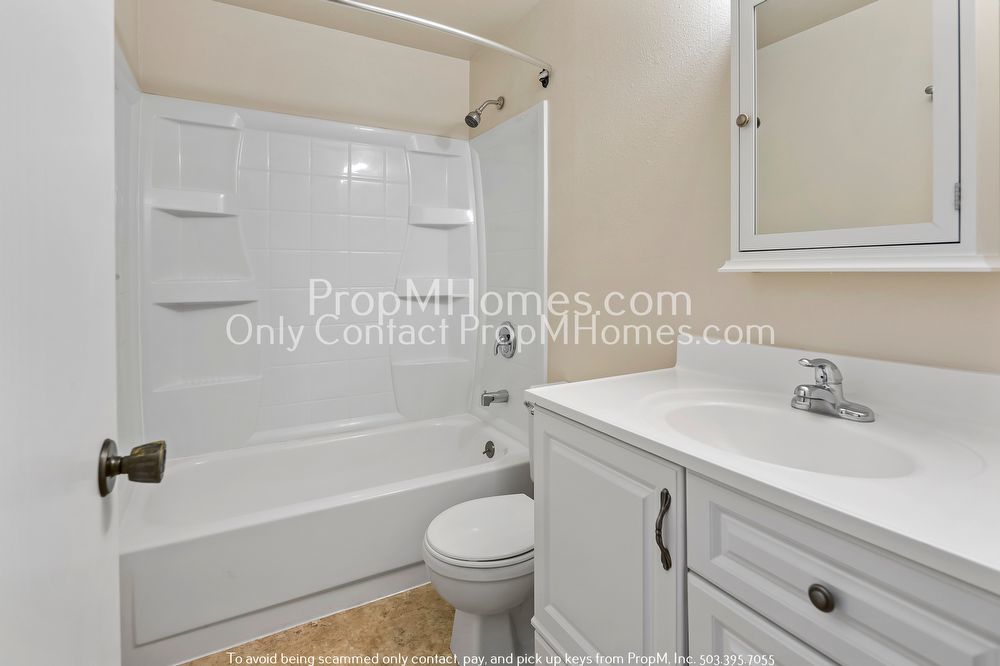 Discover Serenity in Montavilla's Hidden Gem! property image