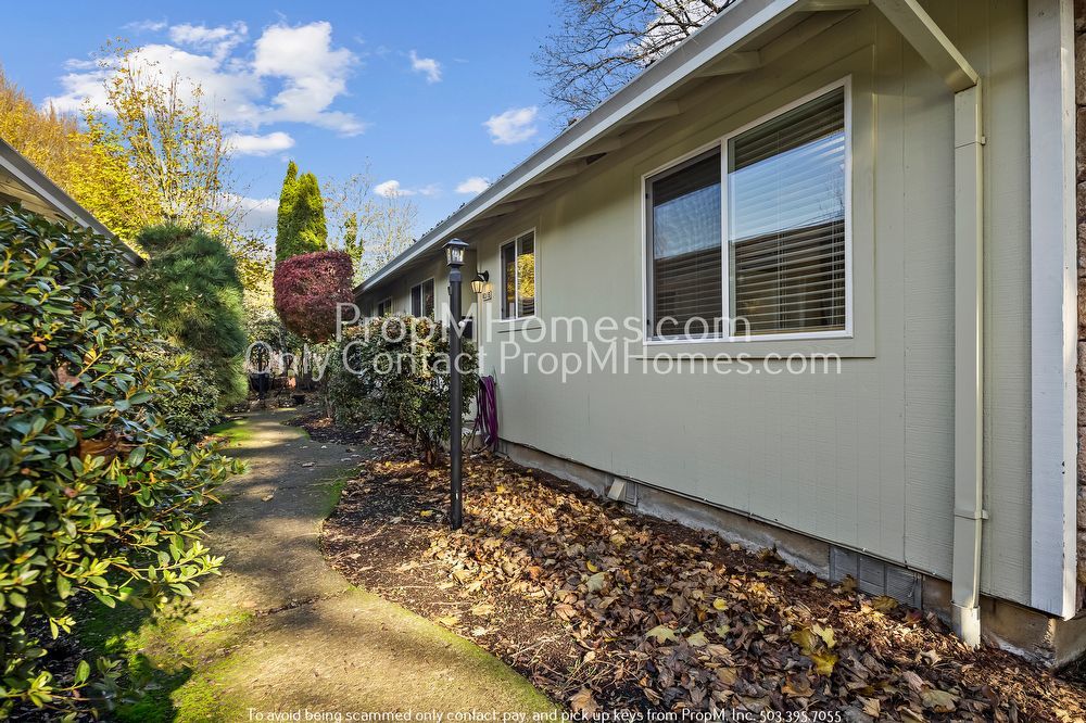 Discover Serenity in Montavilla's Hidden Gem! property image