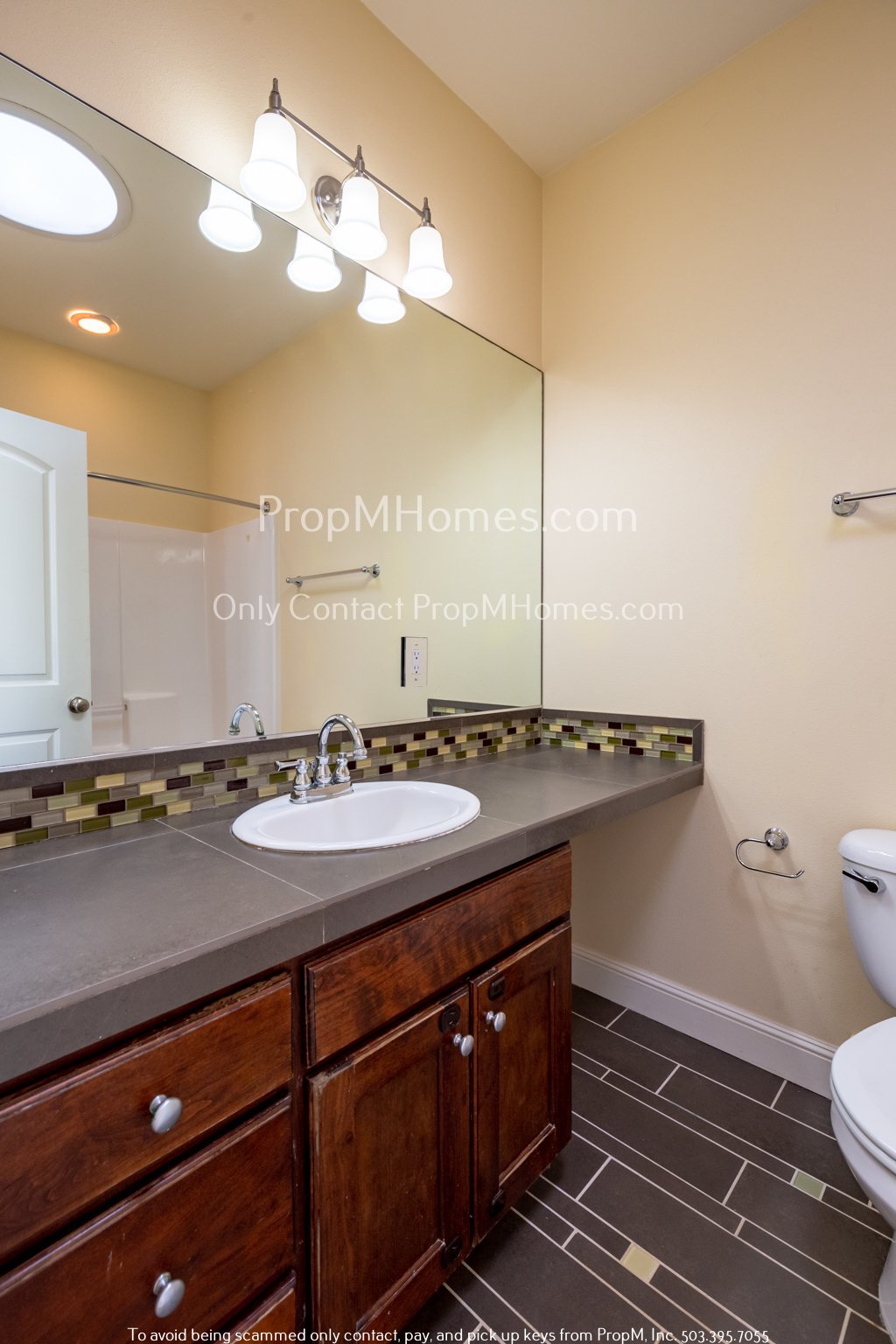 Gorgeous Humboldt Two Bedroom Townhouse In North Portland! property image