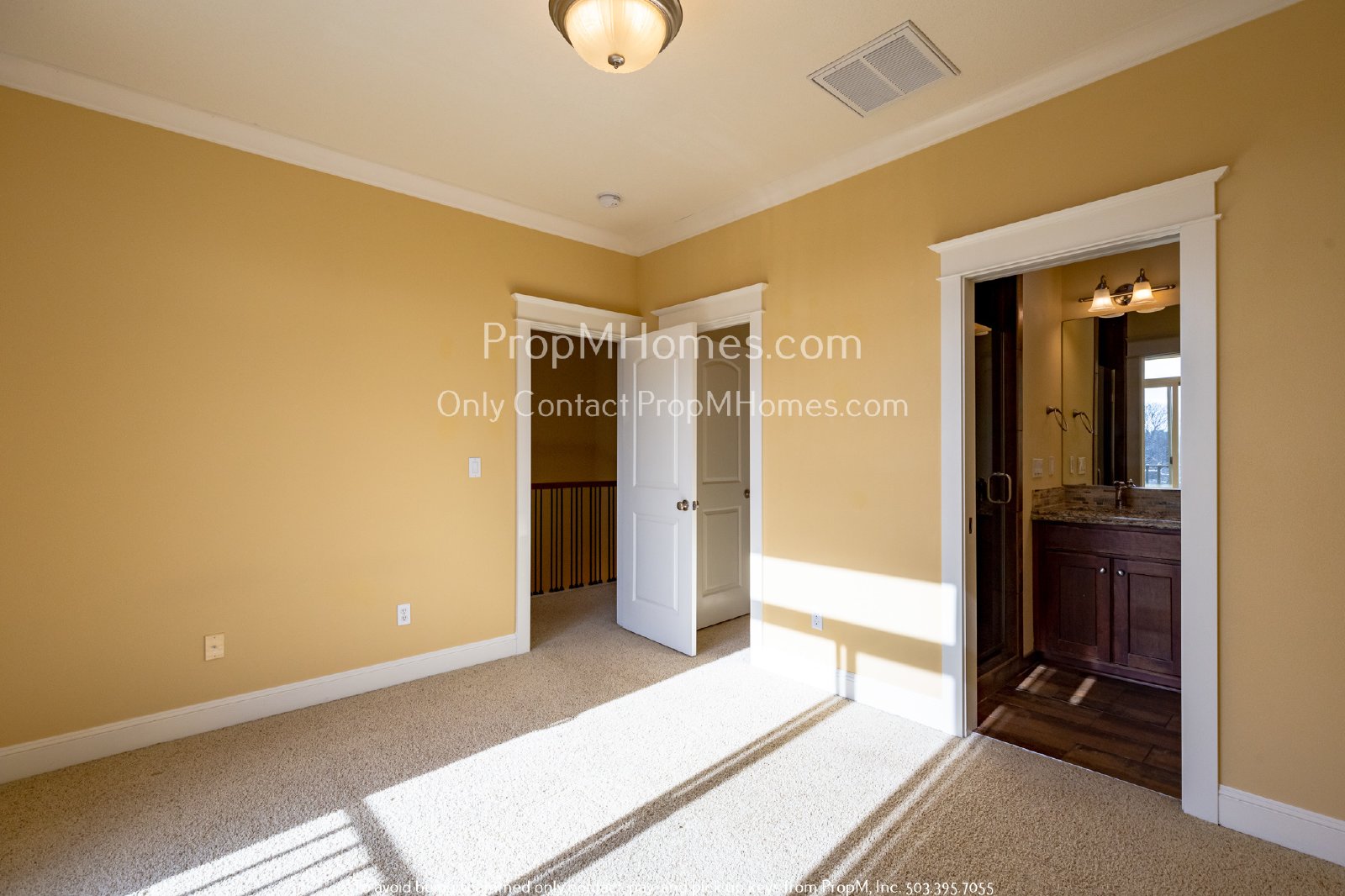 Gorgeous Humboldt Two Bedroom Townhouse In North Portland! property image