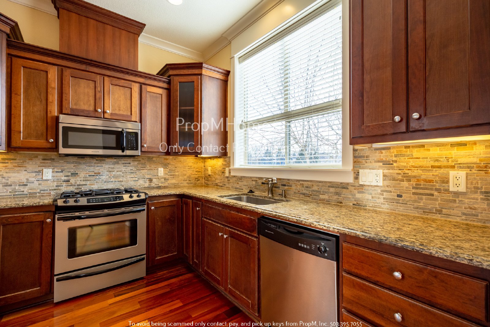 Gorgeous Humboldt Two Bedroom Townhouse In North Portland! property image