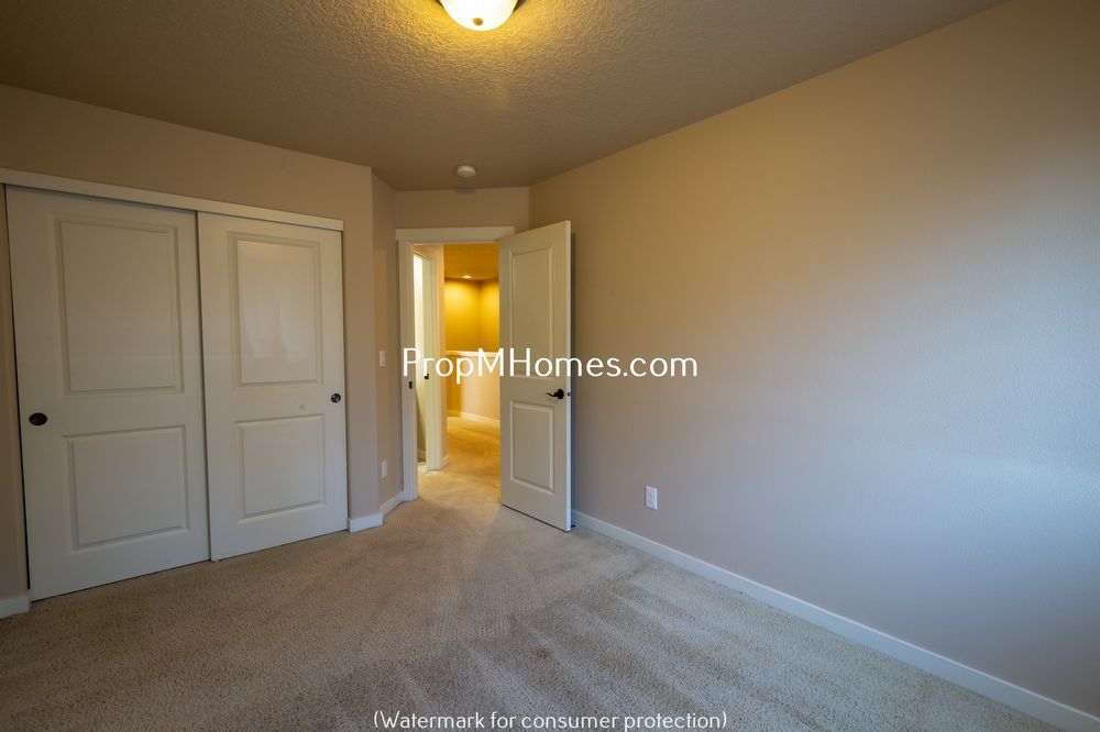 Three Bedroom Townhome in Great Canby Neighborhood! property image