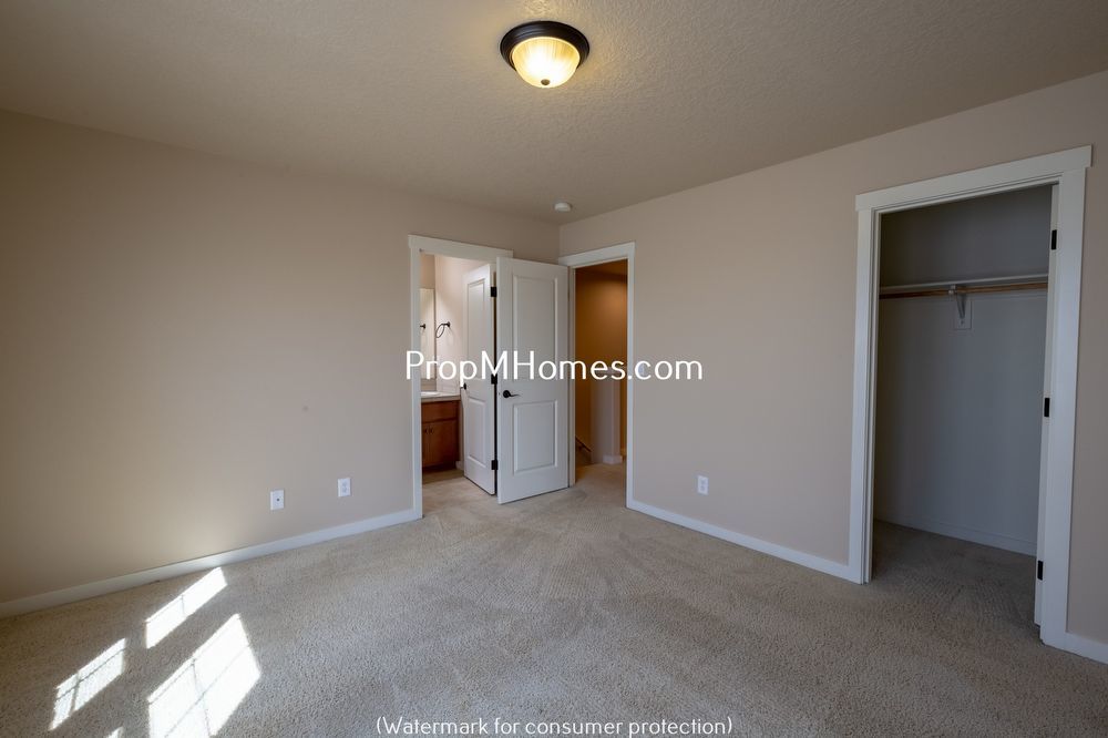 Three Bedroom Townhome in Great Canby Neighborhood! property image