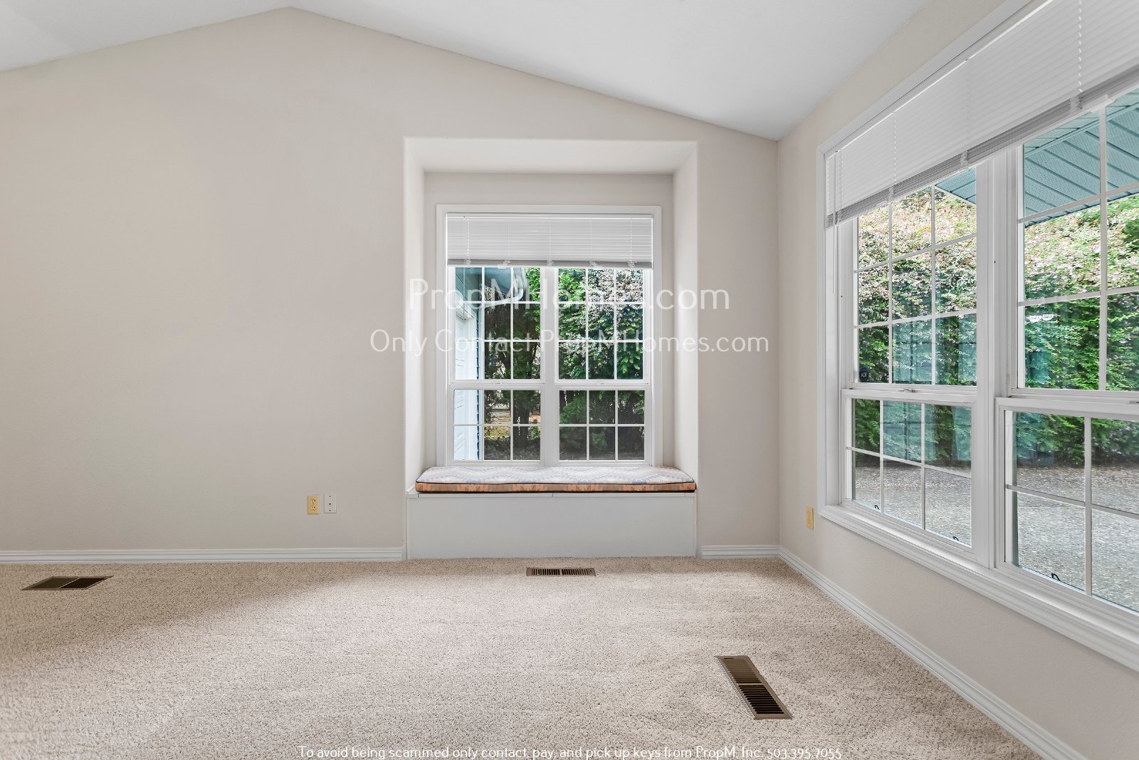 Lake Oswego Two Bedroom Home - New Updated Kitchen! property image