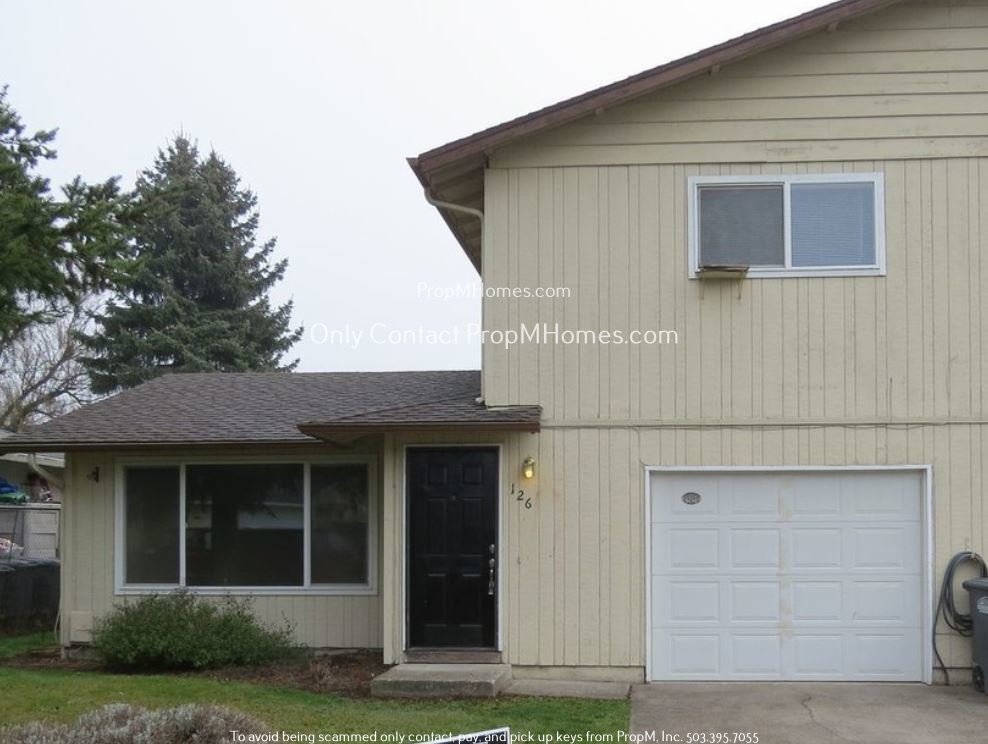 Beautiful Duplex in Hillsboro with Attached Garage! property image