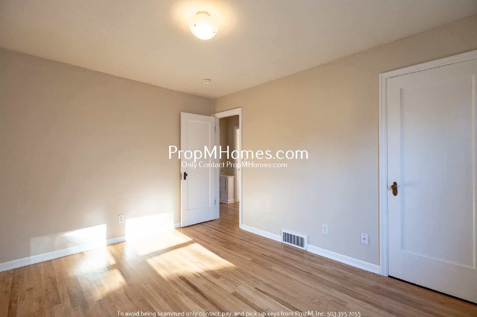 4 Bedroom in the Heart of Sellwood! Fenced Backyard and Huge Basement! property image