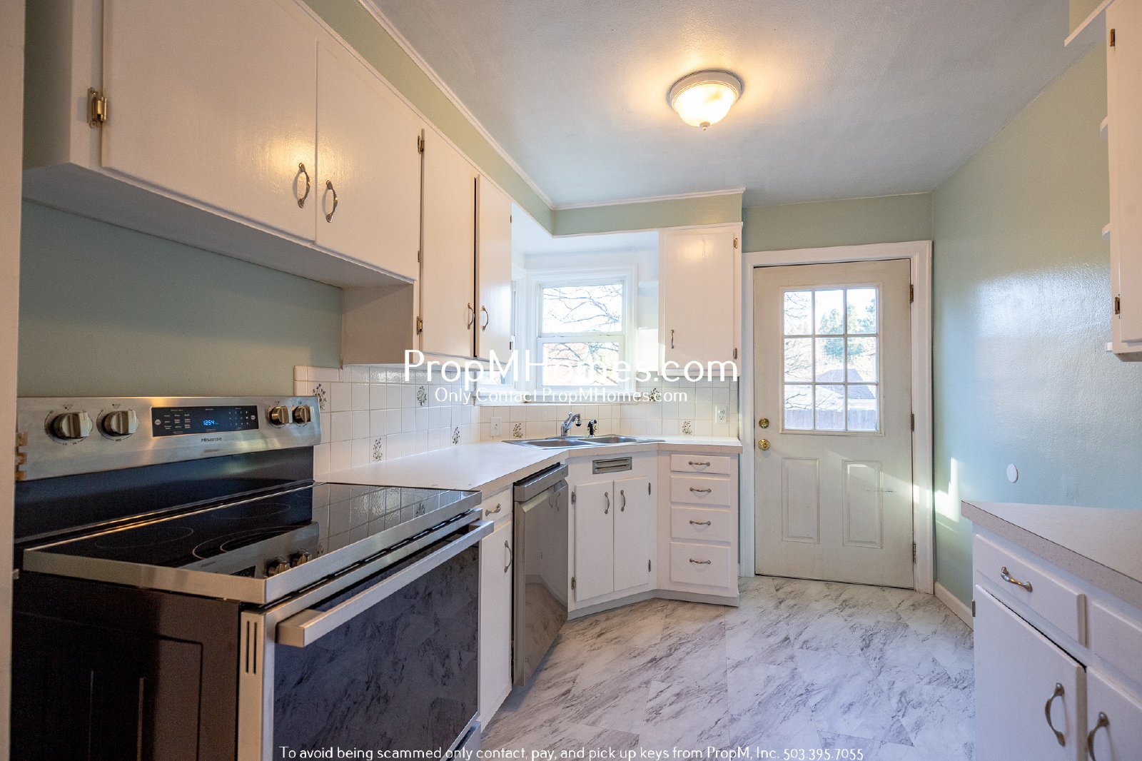 4 Bedroom in the Heart of Sellwood! Fenced Backyard and Huge Basement! property image