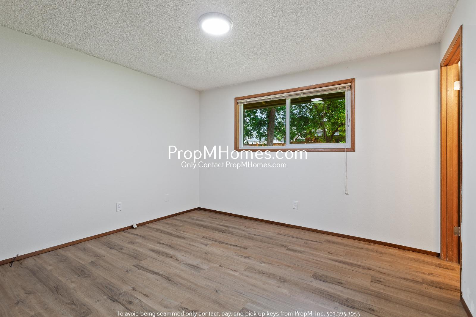 Updated 3 Bedroom Home in Aloha - Large Fenced Yard! property image