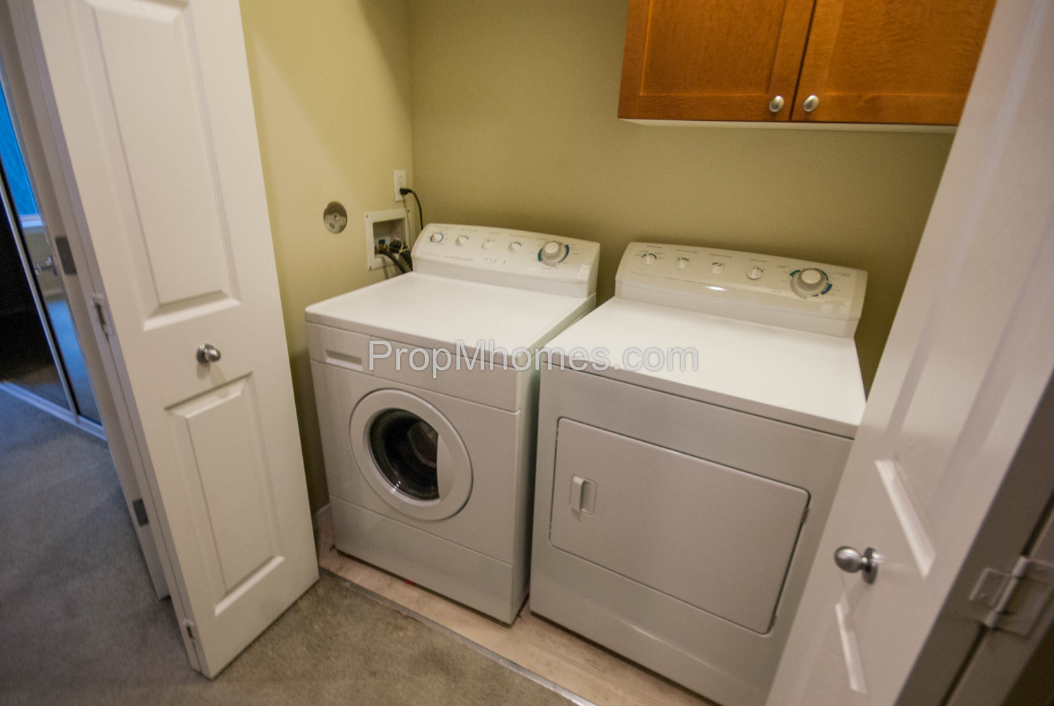 Spacious Three Bedroom, Three Bath Townhouse w/ Attached Garage property image